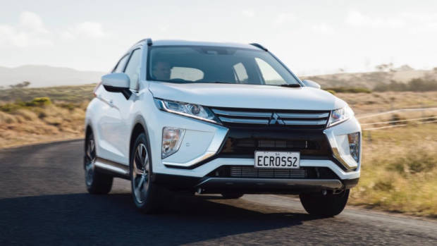 2018 Mitsubishi Eclipse Cross White Front Driving