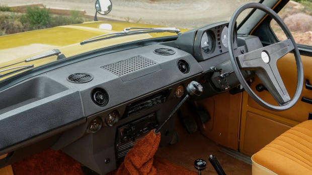 1970 Range Rover interior