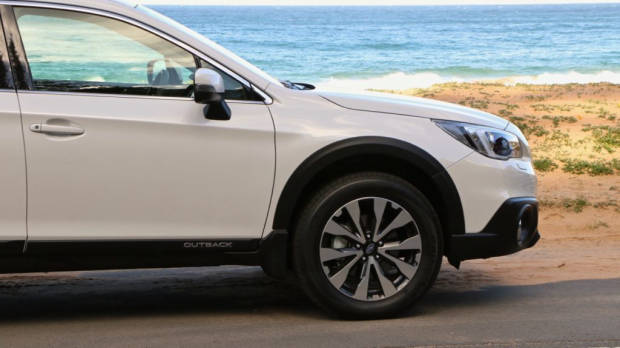 2017 Subaru Outback Premium Diesel Crystal White Wheels