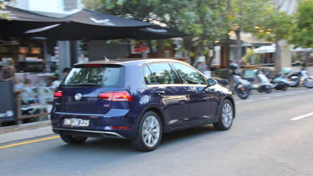 2017 Volkswagen Golf Comfortline Noosa Atlantic Blue moving rear 3/4