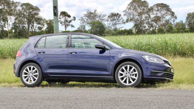 2017 Volkswagen Golf Comfortline Noosa Atlantic Blue side
