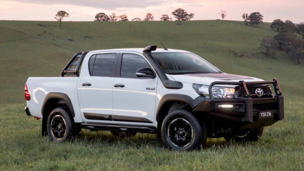 2018 Toyota HiLux Rugged White – Chasing Cars