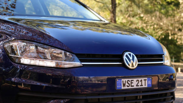 2018 Volkswagen Golf 110TSI Atlantic Blue Front Grille