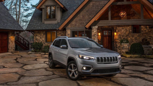 2019 Jeep Cherokee Limited silver front 3/4