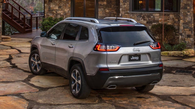 2019 Jeep Cherokee Limited silver rear