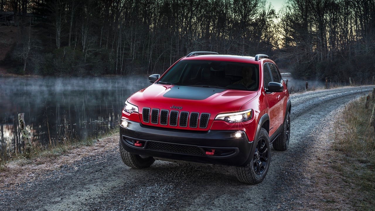 2019 Jeep Cherokee Trailhawk red front
