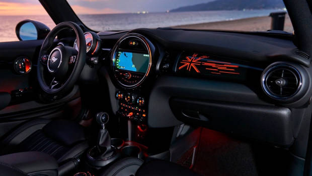 2019 MINI Cooper S dashboard