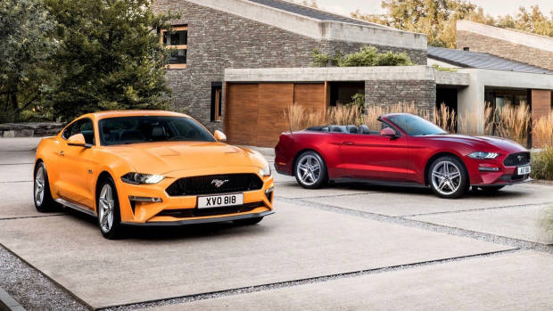 2018 Ford Mustang GT coupe Orange Fury + convertible Royal Crimson