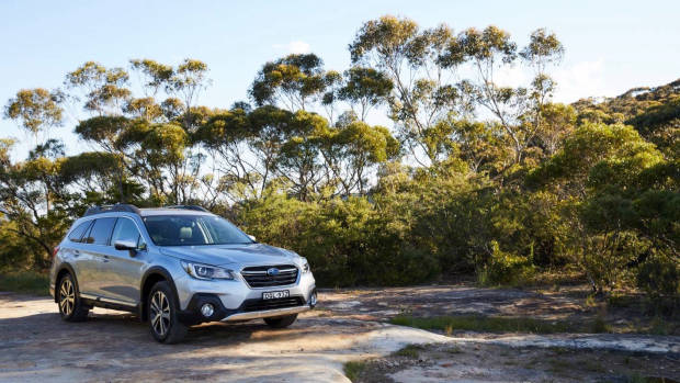 2018 Subaru Outback 3.6R silver front