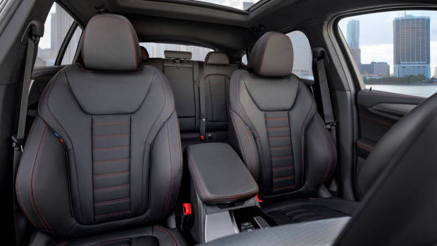 2019 BMW X4 M40i front seats