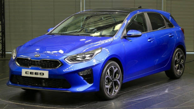 2019 Kia Ceed blue front 3/4 motorshow