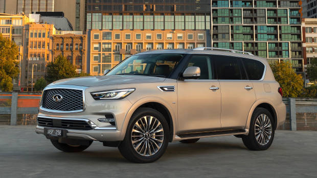 2018 Infiniti QX80 front 3/4 tall