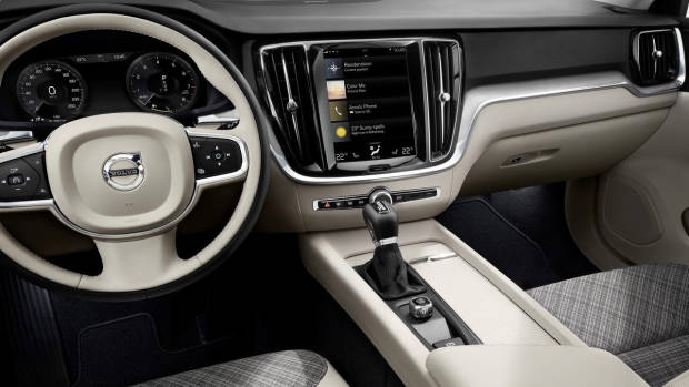 2019 Volvo V60 dashboard