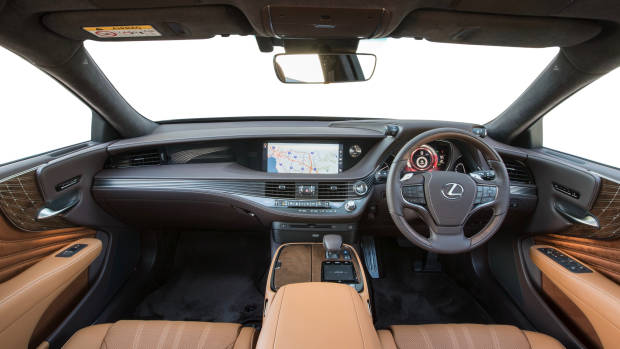 2018 Lexus LS dashboard