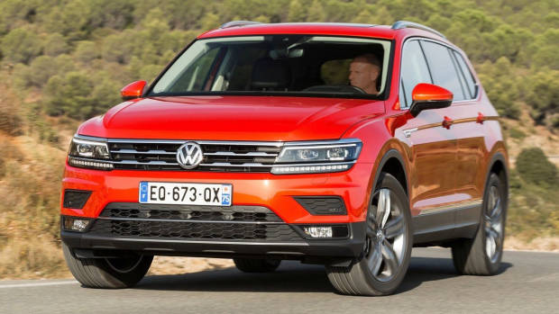 2018 Volkswagen Tiguan Allspace Highline Habanero Orange front 3/4