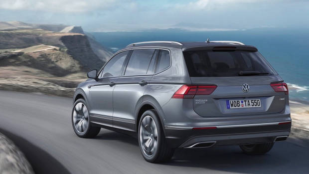 2018 Volkswagen Tiguan Allspace R-Line grey rear 3/4