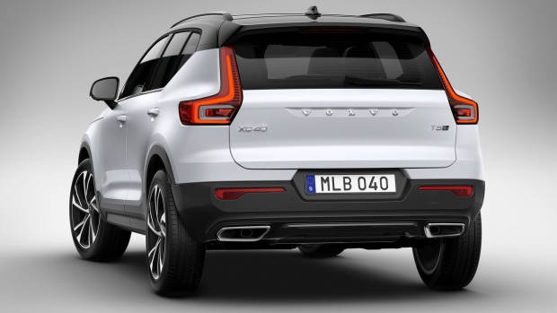 2018 Volvo XC40 white rear 3/4