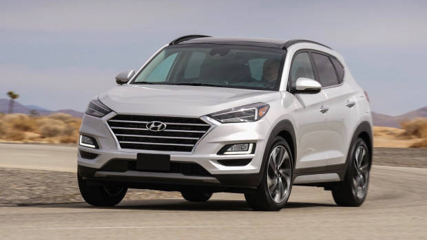 2019 Hyundai Tucson white front 3/4 moving