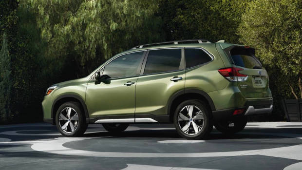 2019 Subaru Forester green rear 3/4