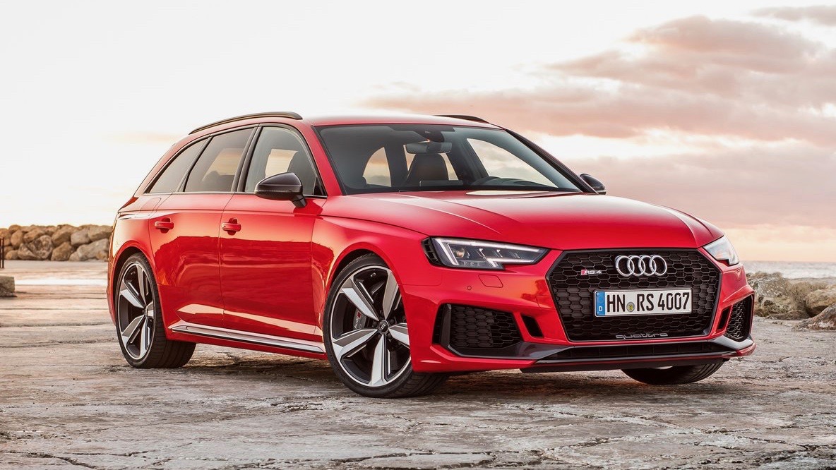 2018 Audi RS4 Avant red front 3/4
