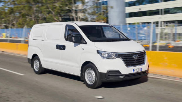 2019 Hyundai iMax iLoad white front