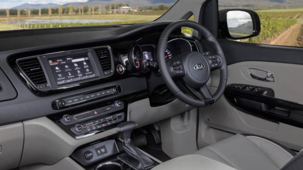 2019 Kia Carnival Platinum dashboard