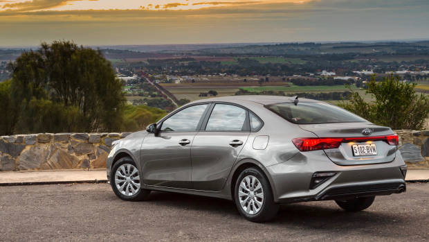 2018 Kia Cerato S grey rear 3/4