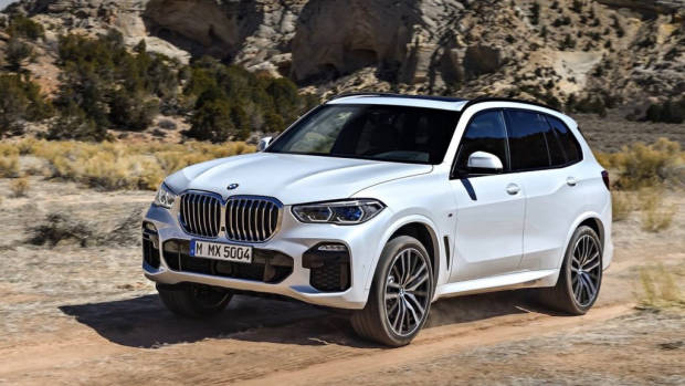 2019 BMW X5 M Sport white front