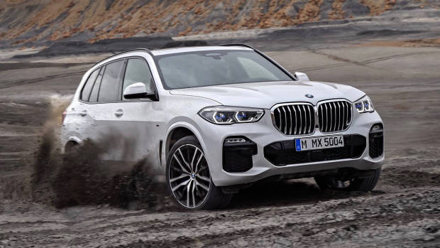 2019 BMW X5 M Sport white front 3/4 dirt