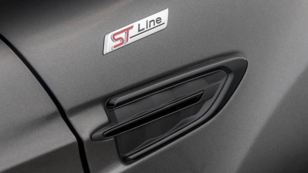 MY18.5 Ford Escape ST-Line badge