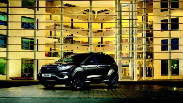 MY18.5 Ford Escape ST-Line front 3/4 far