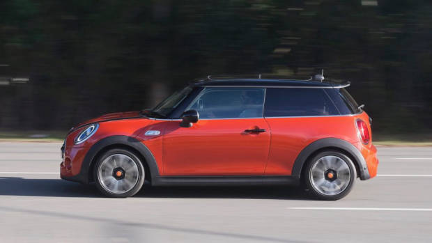 2018 MINI Cooper S 3-door Solaris Orange side moving