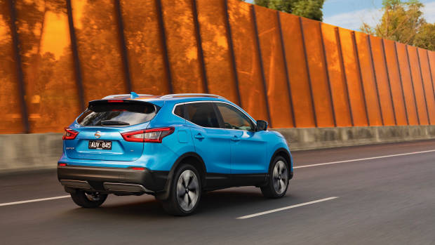 2018 Nissan Qashqai Ti rear 3/4 moving