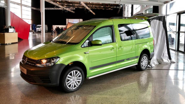 2018 Volkswagen Caddy Beach Viper Green Side
