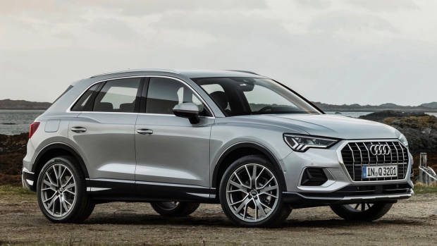 2019 Audi Q3 silver front 3/4 static