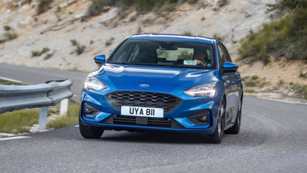 2019 Ford Focus ST-Line hatch front 3/4 driving