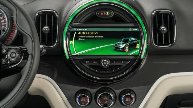 2019 MINI Countryman S PHEV infotainment