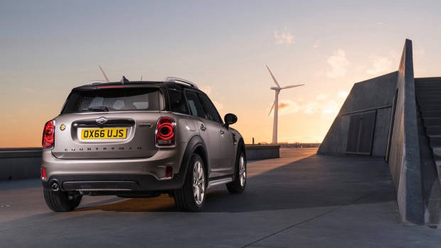 2019 MINI Countryman S PHEV rear 3/4