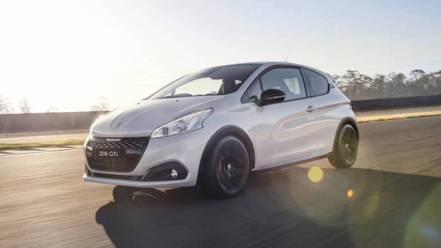 2018 Peugeot 208 GTi Edition Definitive driving front 3/4