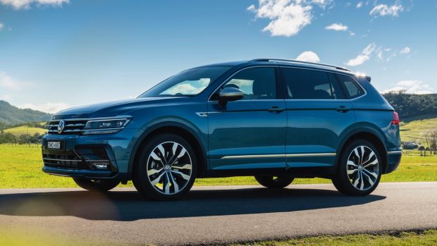 2018 Volkswagen Tiguan Allspace R Line Silk Blue side on