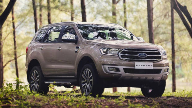 2019 Ford Everest Titanium gold front 3/4 forest