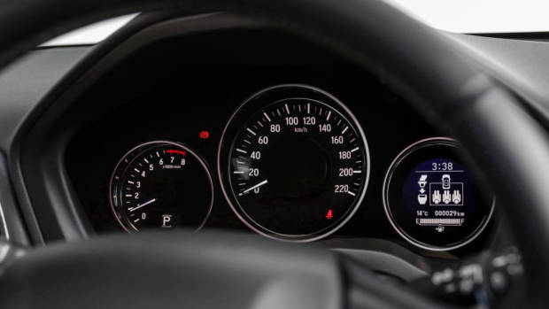 2019 Honda HR-V dials