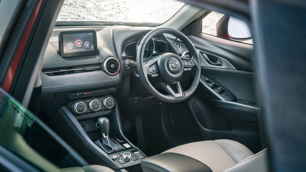 2019 Mazda CX-3 Akari side cabin