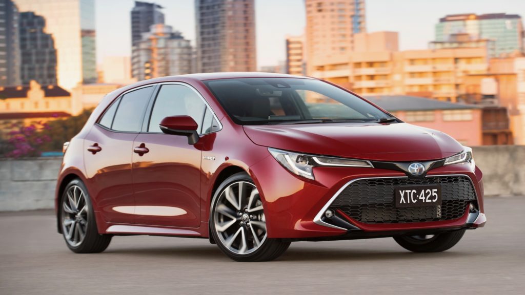 2019 Toyota Corolla ZR hybrid red 3/4