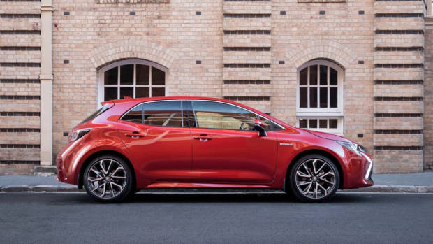 2019 Toyota Corolla ZR hybrid side