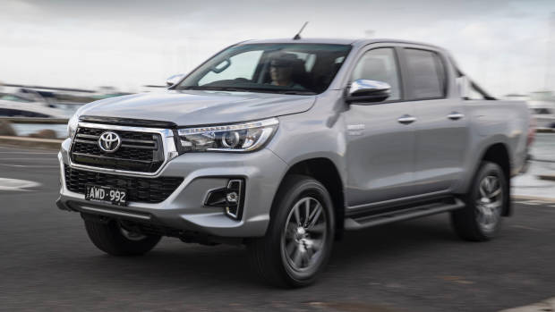 2019 Toyota HiLux SR5 silver front 3/4 detail
