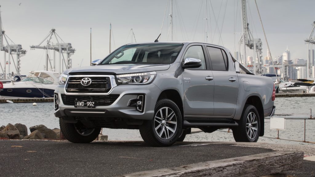 2019 Toyota HiLux SR5 silver front 3/4 far