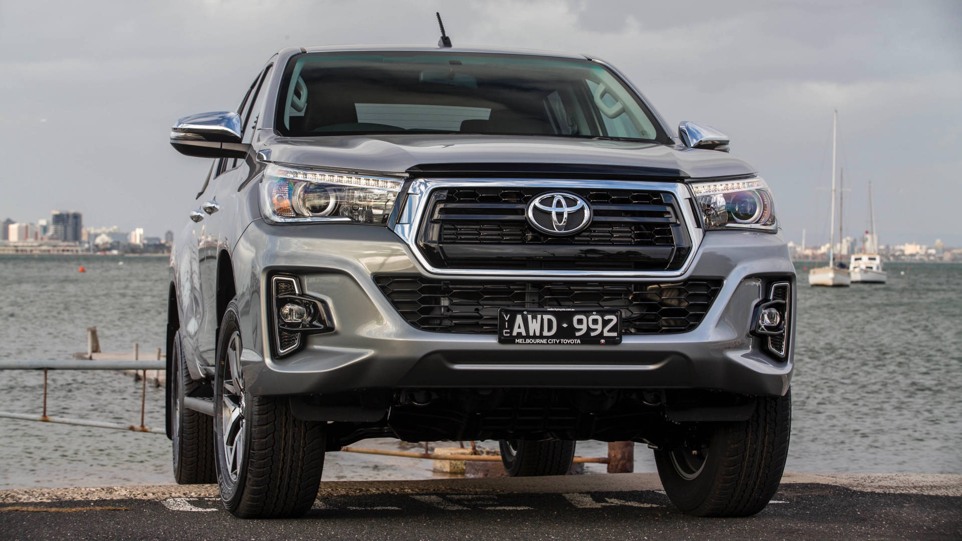 2019 Toyota HiLux SR and SR5 earn new front styling - Chasing Cars