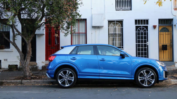 Audi Q2 sport Ara Blue profile