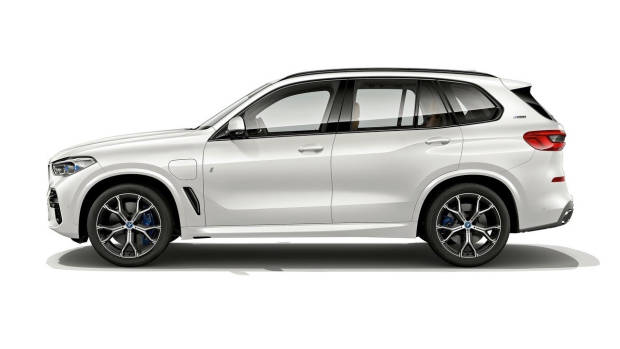 2019 BMW X5 xDrive45e side